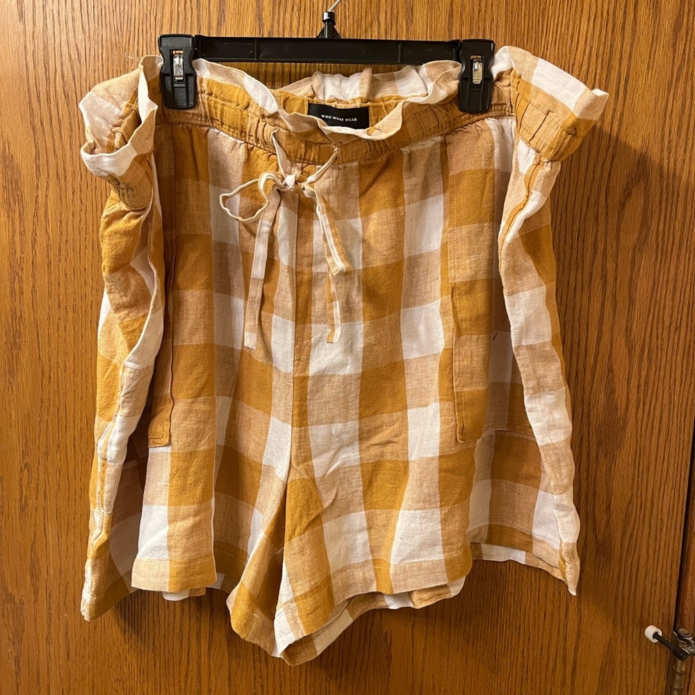 NWT Who What Wear plaid shorts. 2X. Super cute details with elastic waist. $13